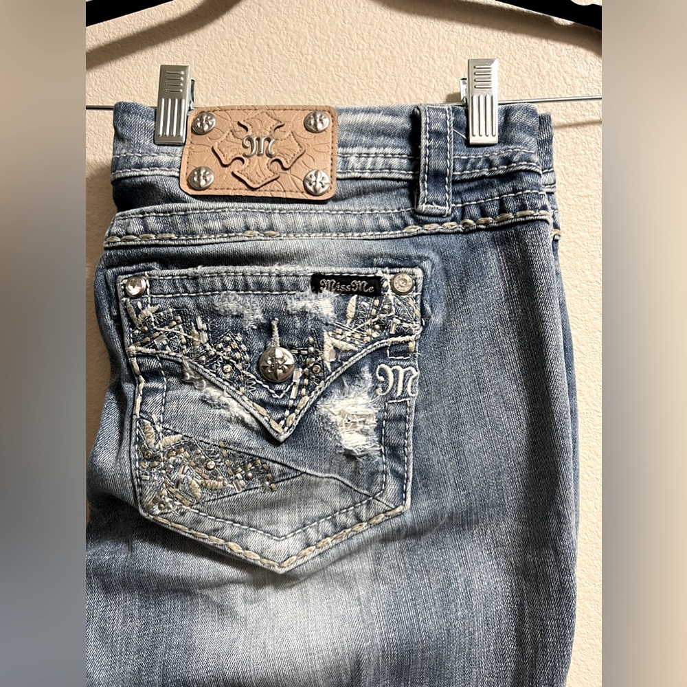 Distressed Miss Me Jeans Size 32 short